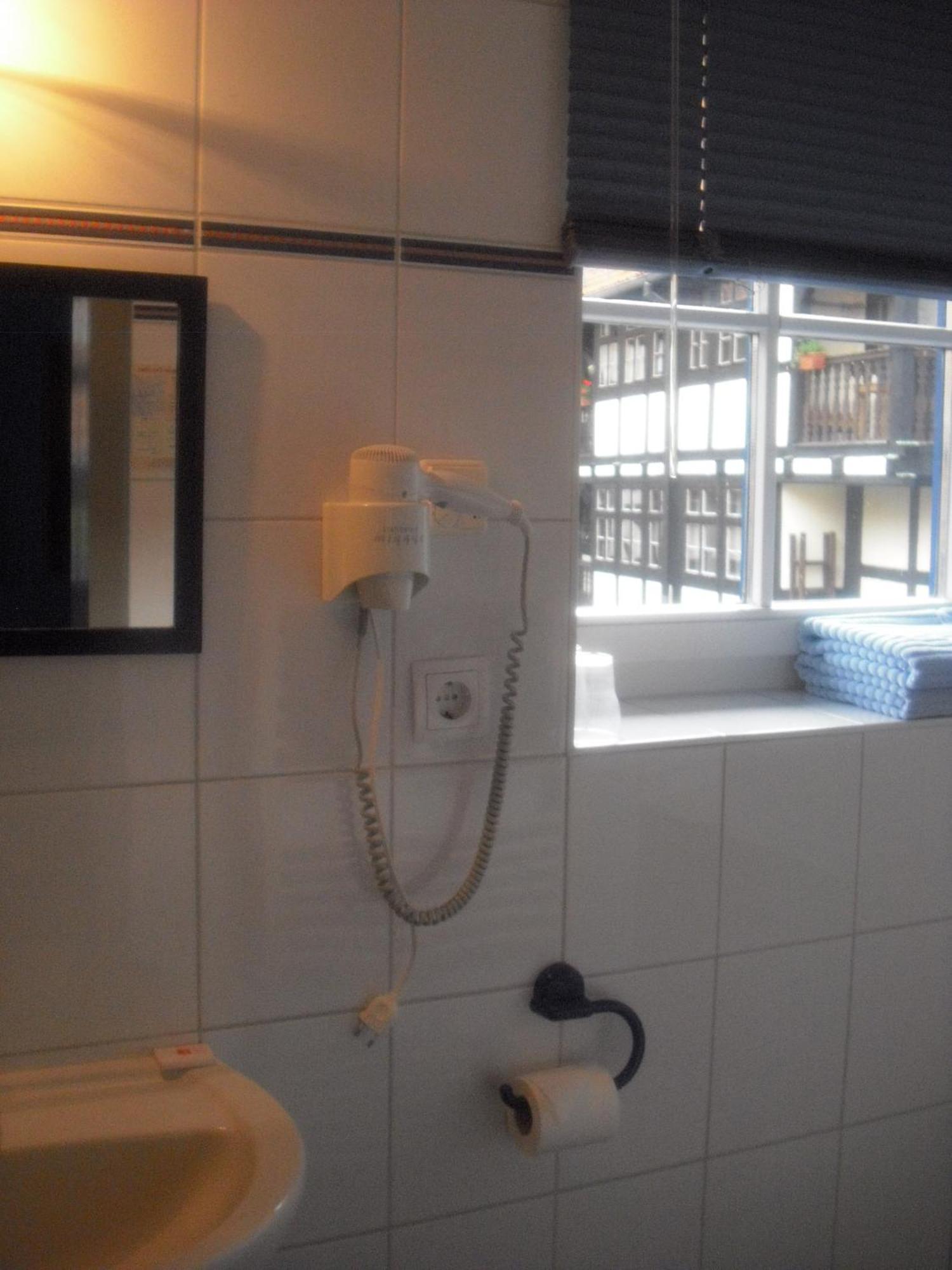 Fachwerkhotel - Ferienhaeuser Vorhof Zur Hoelle Quedlinburg Quarto foto